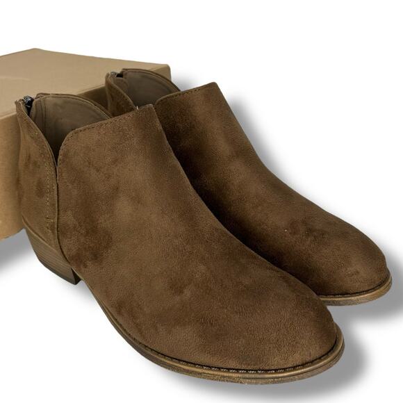 NEW Journee Brown Suede Booties Size 8 Classic Preppy Low ankle Boot Shoes NWT - Picture 1 of 13